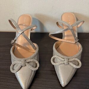 NEW Kelly & Katie Silver Strappy Heels with Rhinestone Bows